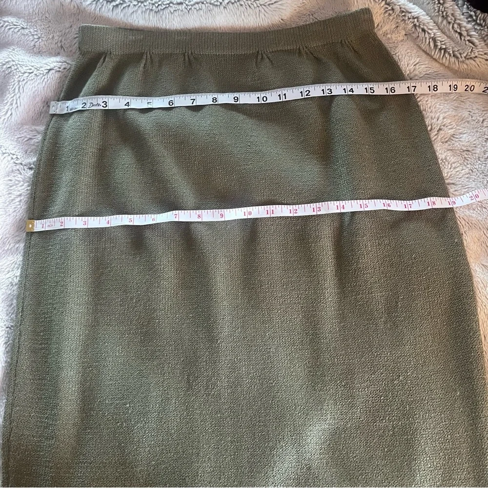 St. John knit sweater and skirt set in good condition